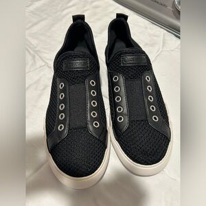 GBG Guess laceless slip on sneakers 7.5